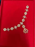 Elegant Kundan Floral Shishful with Tika - Image 2
