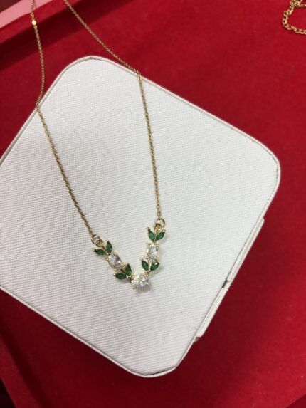 Anti tarnish tulip white green chain