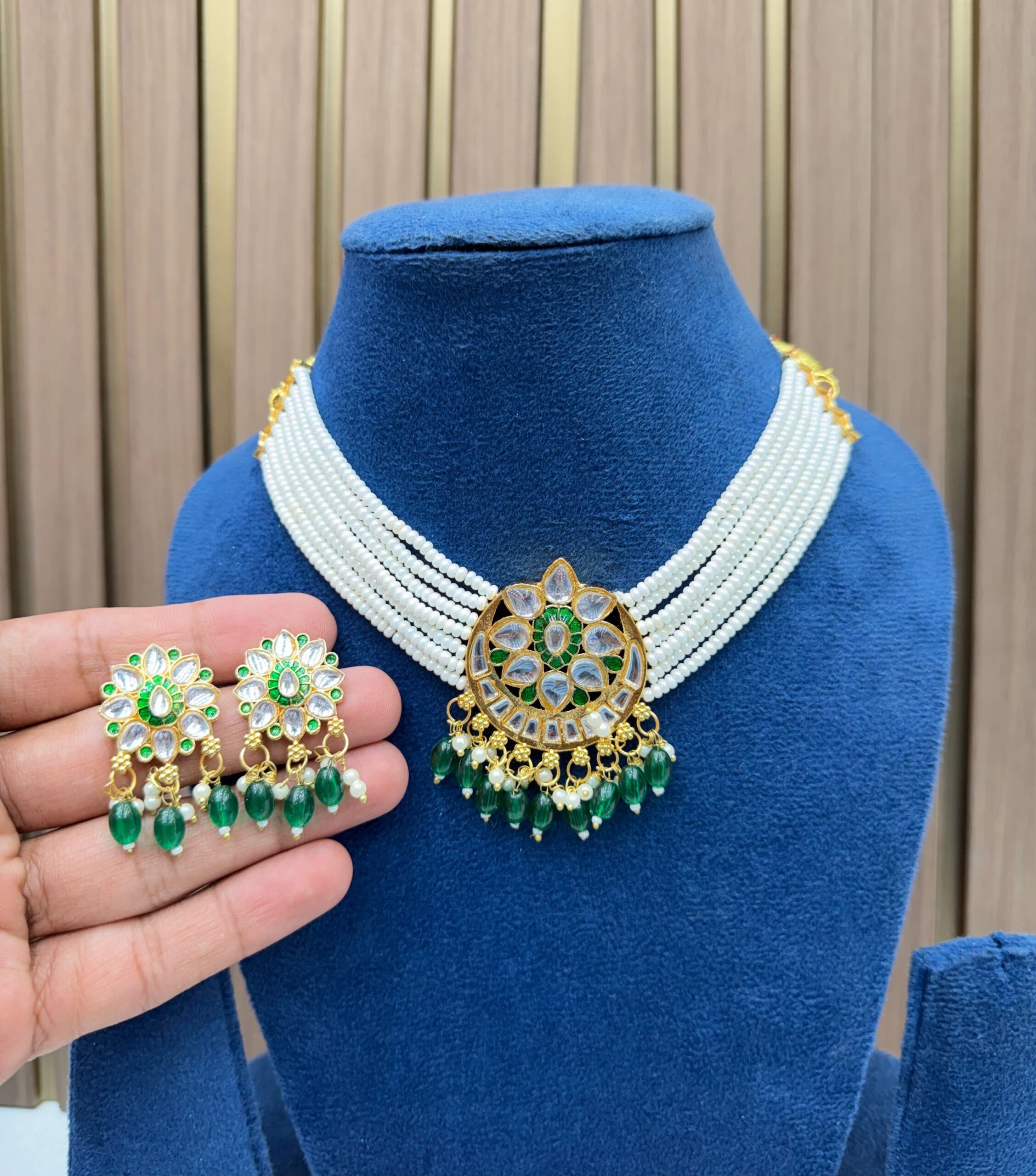 922599f0-6ee1-49ad-bfde-ba89715e7494 Heavy green choker set - Image 1